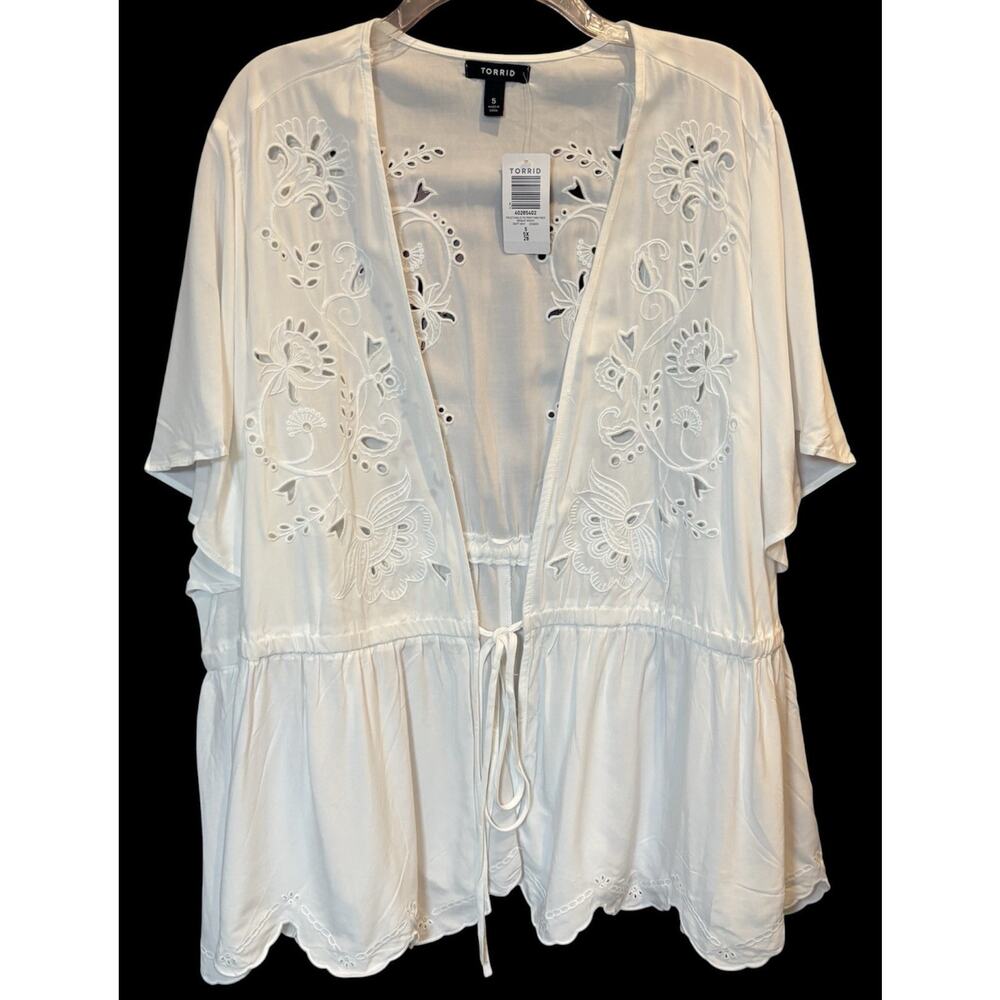 Torrid Eyelet Challis Tie Front Third Piece White Size 5X NWT